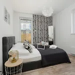 Tolles Familienapartment Mit 3 Schlafzimmern Einer Terrasse Und Garage By Jantar Apartman Kołobrzeg