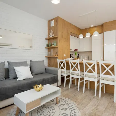 Tolles Familienapartment Mit 3 Schlafzimmern Einer Terrasse Und Garage By Jantar * Kolobrzeg