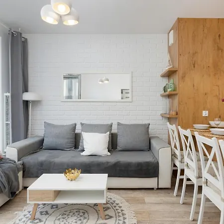 Daire Tolles Familienapartment Mit 3 Schlafzimmern Einer Terrasse Und Garage By Jantar
