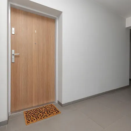 Daire Tolles Familienapartment Mit 3 Schlafzimmern Einer Terrasse Und Garage By Jantar Kolobrzeg