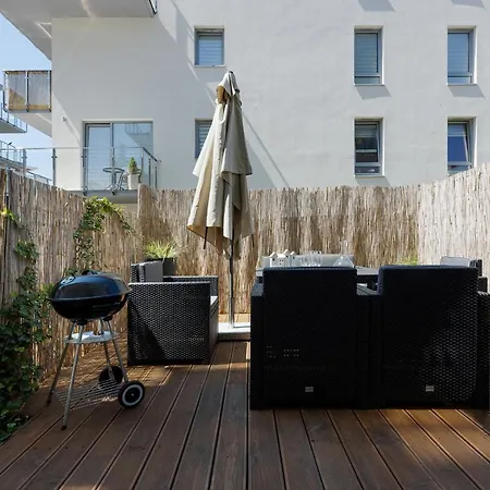 Daire Tolles Familienapartment Mit 3 Schlafzimmern Einer Terrasse Und Garage By Jantar *