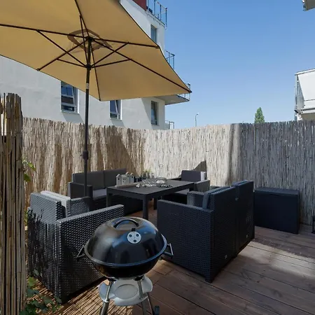 Daire Tolles Familienapartment Mit 3 Schlafzimmern Einer Terrasse Und Garage By Jantar Kolobrzeg