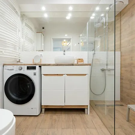 Tolles Familienapartment Mit 3 Schlafzimmern Einer Terrasse Und Garage By Jantar Διαμέρισμα *